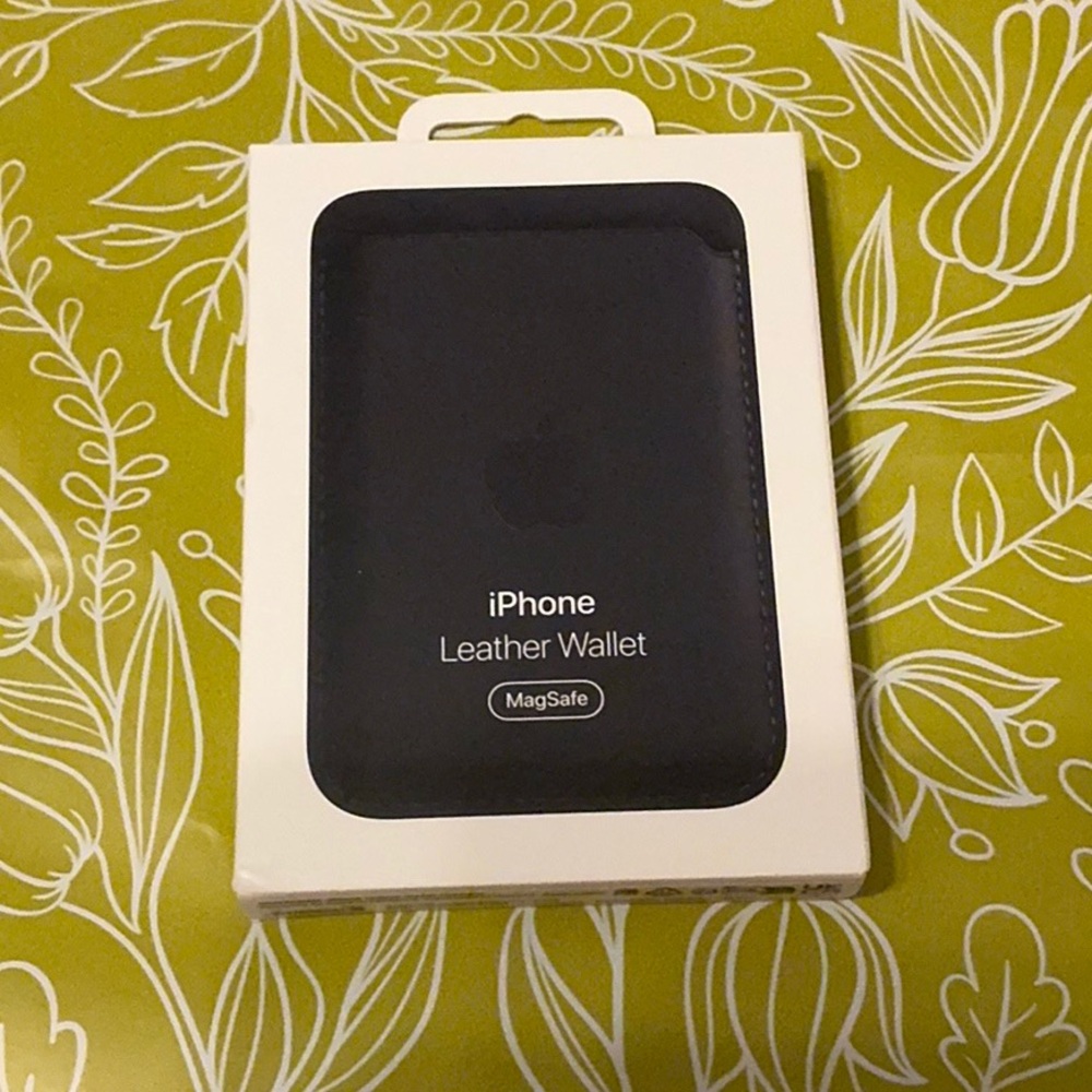 Apple iPhone Leather Wallet with MagSafe - Dark Blue